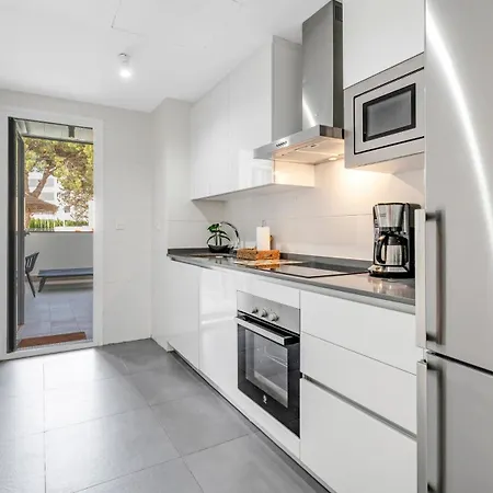 Apartamento Vacation I Via Celere, Huge Terrace, Brand New Complex, Close To The Beach, Center